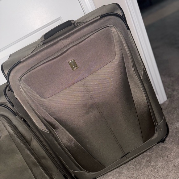 Stylish Olive Travel Bag - Picture 1 of 1